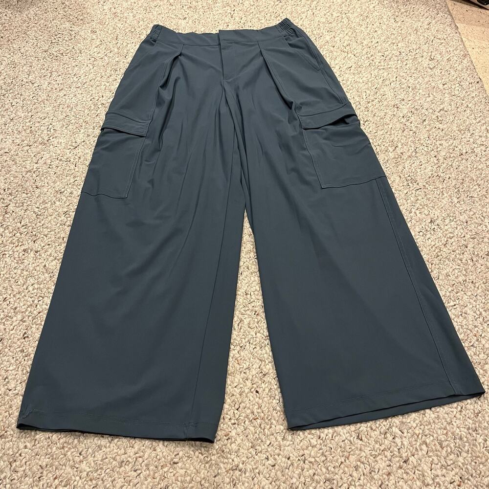 Athleta Pinnacle High Rise Cargo Trouser 10 Eden Green Casual Travel Performance